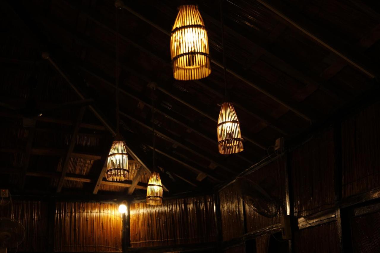 Hotel Tharu Garden, Sauraha Esterno foto