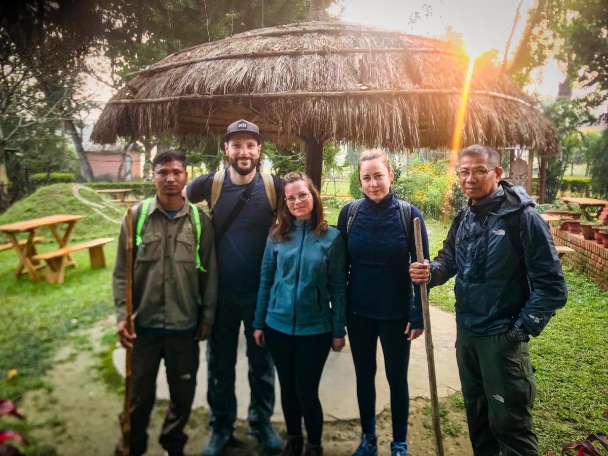 Hotel Tharu Garden, Sauraha Esterno foto
