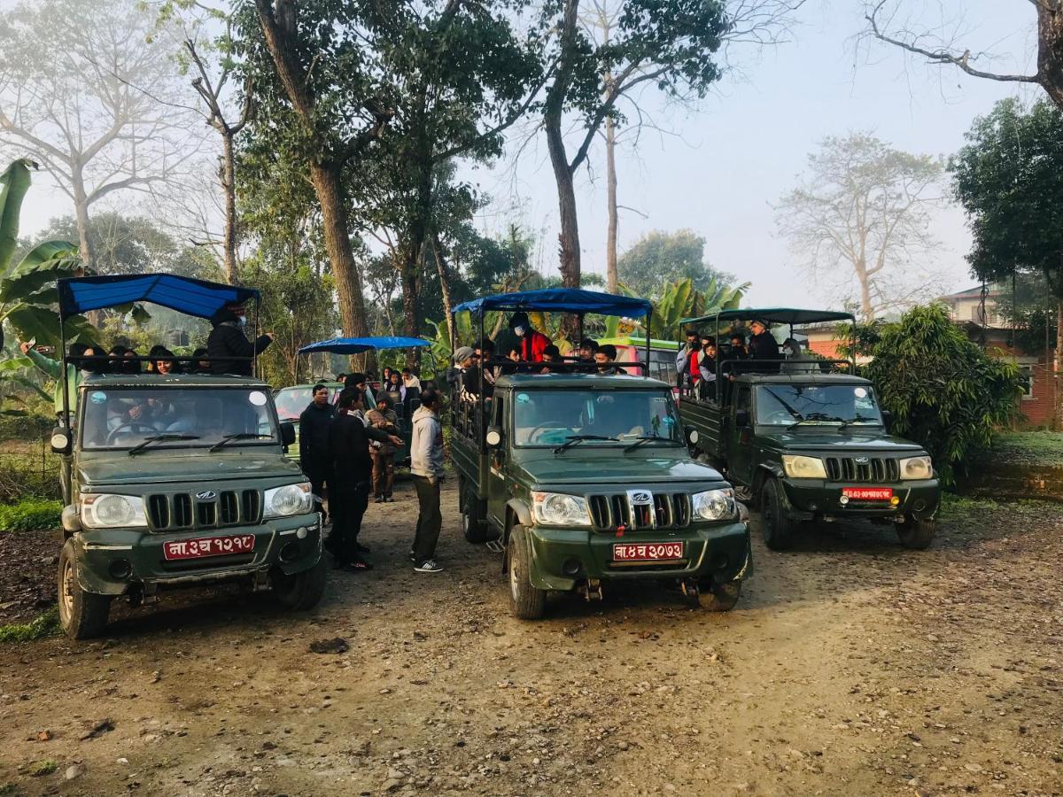 Hotel Tharu Garden, Sauraha Esterno foto