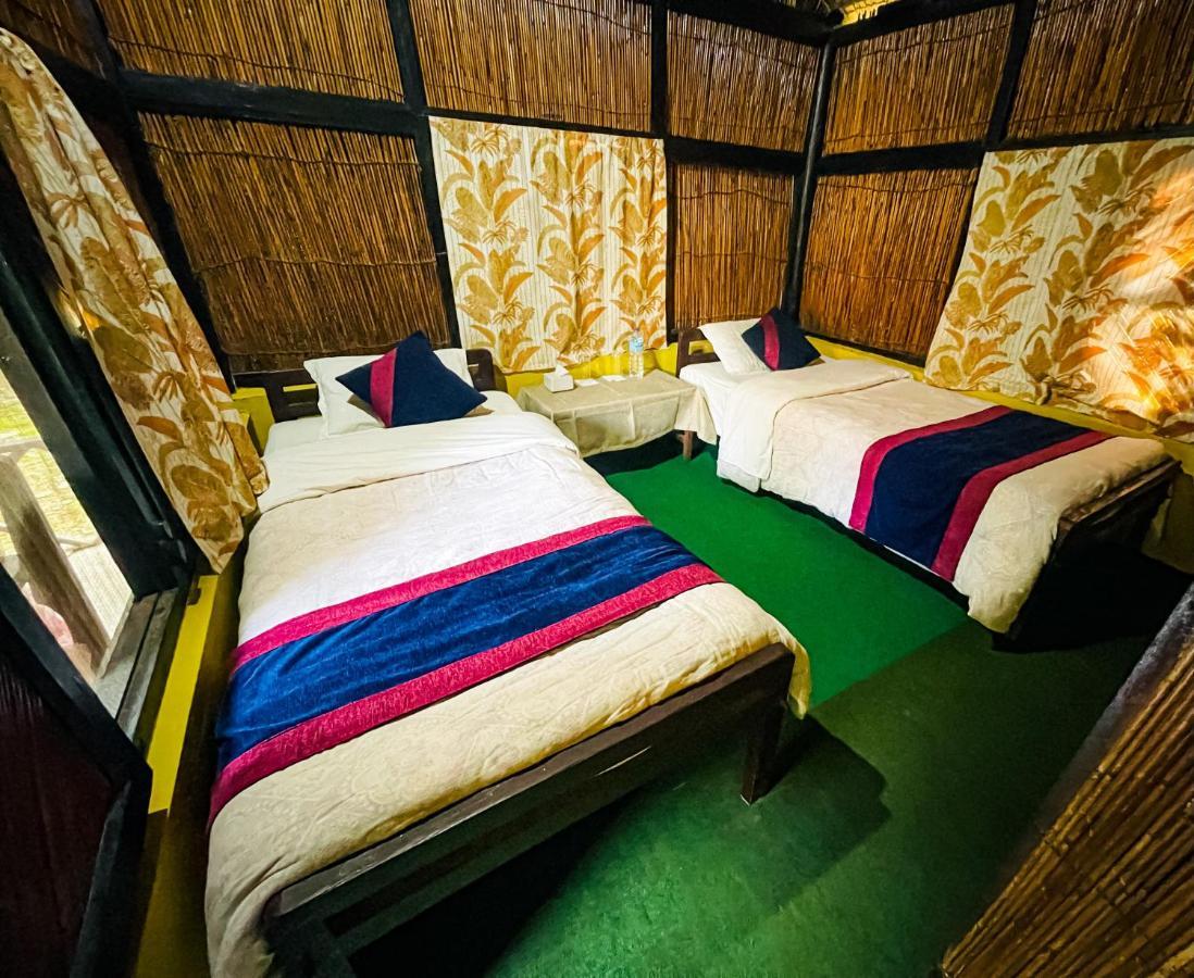 Hotel Tharu Garden, Sauraha Esterno foto