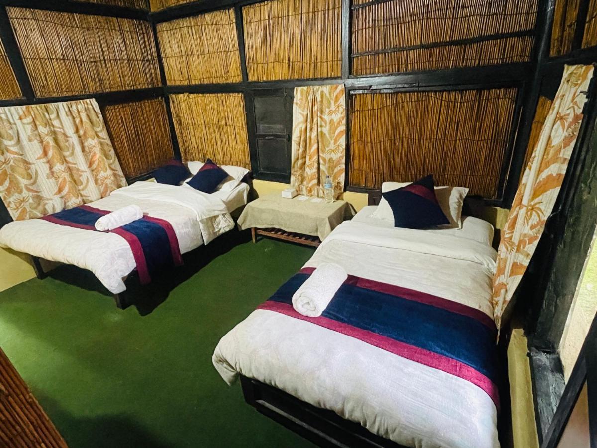 Hotel Tharu Garden, Sauraha Esterno foto