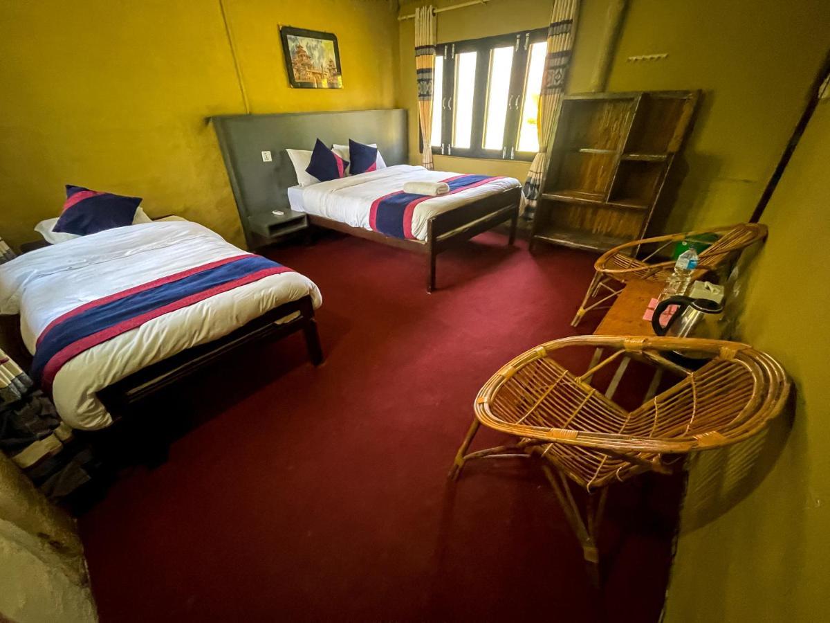 Hotel Tharu Garden, Sauraha Esterno foto