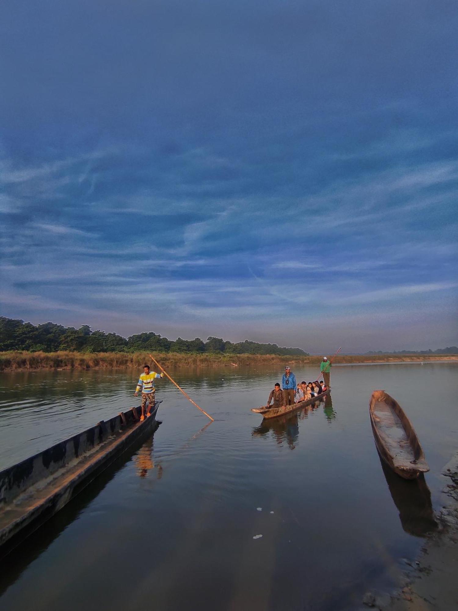 Hotel Tharu Garden, Sauraha Esterno foto